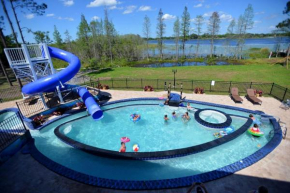 10 Acre Lakefront Game House - Sleep Upto 45
